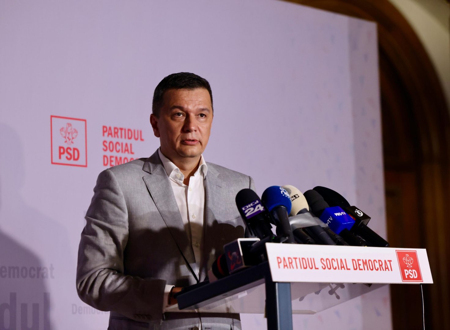 PSD, decis să negocieze la sânge susținerea Guvernului Luca Niculescu Social-democrații vor 8 ministere STENOGRAME din ședință Sorin Grindeanu: „Îmi declar dezamăgirea că nu am fost desemnat Vă cer mandat deschis pentru negocieri”