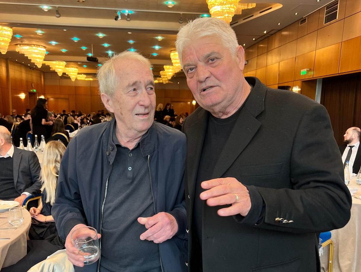 Fotografii de la parastasul lui Mircea Lucescu, publicate de Ioan Andone. Legenda lui Dinamo s-a fotografiat alături de Valentin Ceaușescu, cei doi fiind protagoniștii celui mai șocant episod din fotbalul românesc