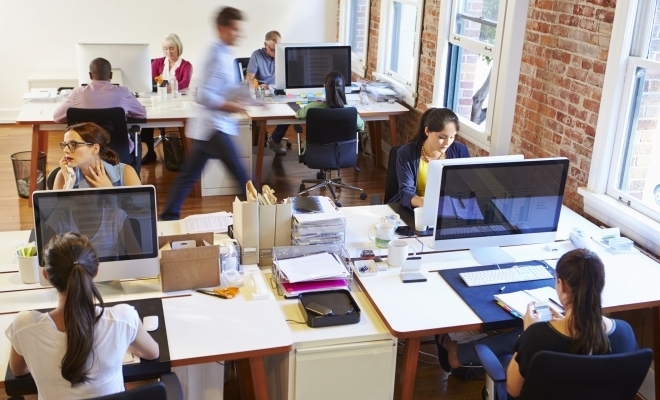 Care angajați din România vor lucra doar 4 zile pe săptămână. Ce se întâmplă cu salariile