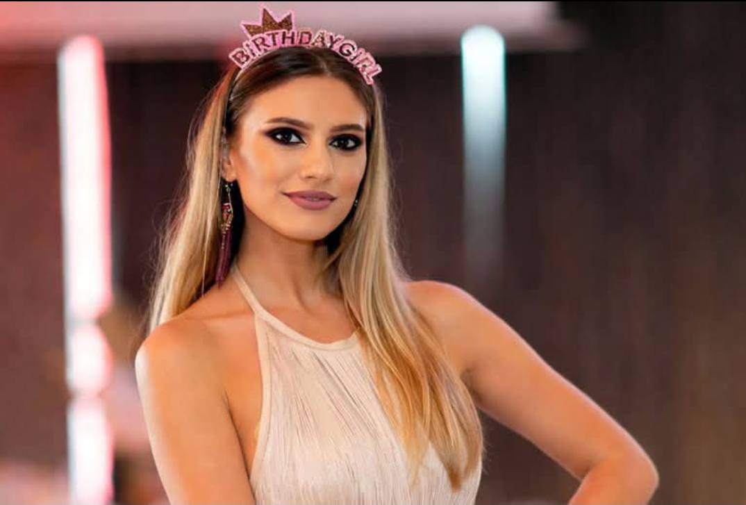 Cine este asistenta medicală găsită moartă în casă de tatăl ei. Andreea avea doar 32 de ani, motivul care ar fi împins-o să se sinucidă