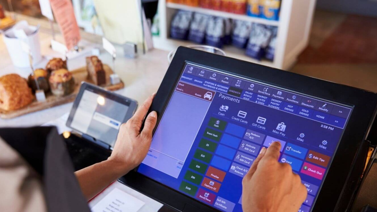 Casele de marcat se digitalizează de la 1 noiembrie. Anunțul făcut de Ministerul Finanțelor