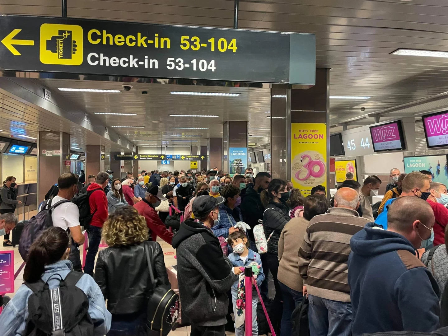 Una dintre cele mai mari companii aeriene low-cost va închide check-in-ul la ghişeu cu 20 de minute mai devreme. Măsura se aplică şi în România