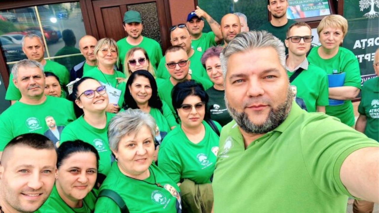 Un fost preot dat afară cu scandal din biserică a ajuns șef la Gospodăria Comunală Cernavodă. A încasat în octombrie 2025 un salariu de aproape 12.000 de euro pe lună