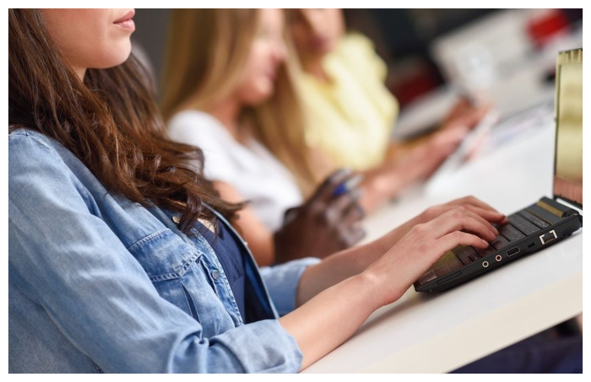 Bacalaureat 2026. Documentul pe care elevii nu vor mai fi obligați să-l depună pentru a-și echivala proba de competențe digitale