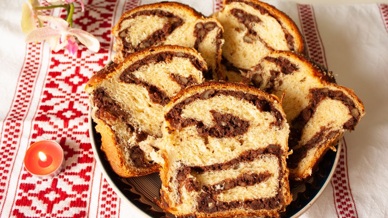 Nu știi ce să faci cu cozonacul rămas de la Paște? Uite câteva idei inedite de a pregăti noi deserturi