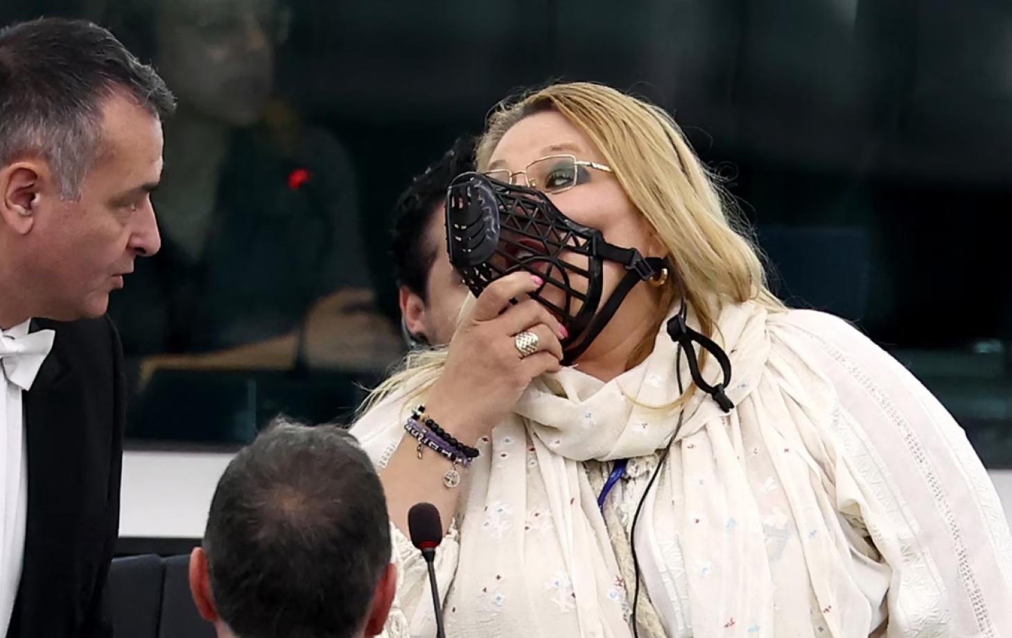 Diana Şoşoacă află joi dacă i se ridică imunitatea. Propunerea intră la vot în Comisia de Afarceri Juridice a Parlamentului European. De ce este acuzată lidera SOS