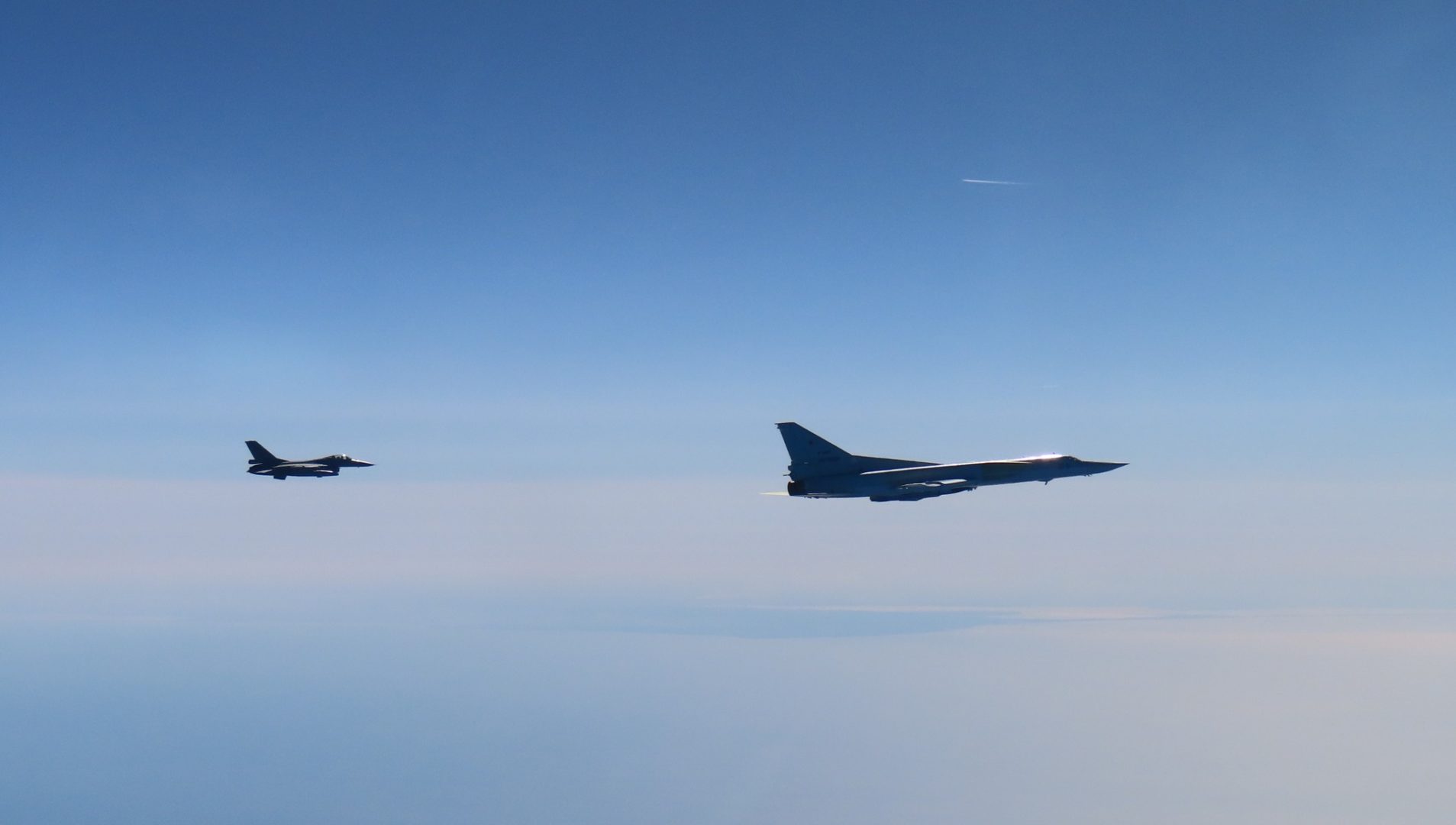 Aeronave F-16 românești, dislocate în Lituania, au escortat bombardiere și avioane de luptă ale Rusiei în afara spaţiului de operaţii