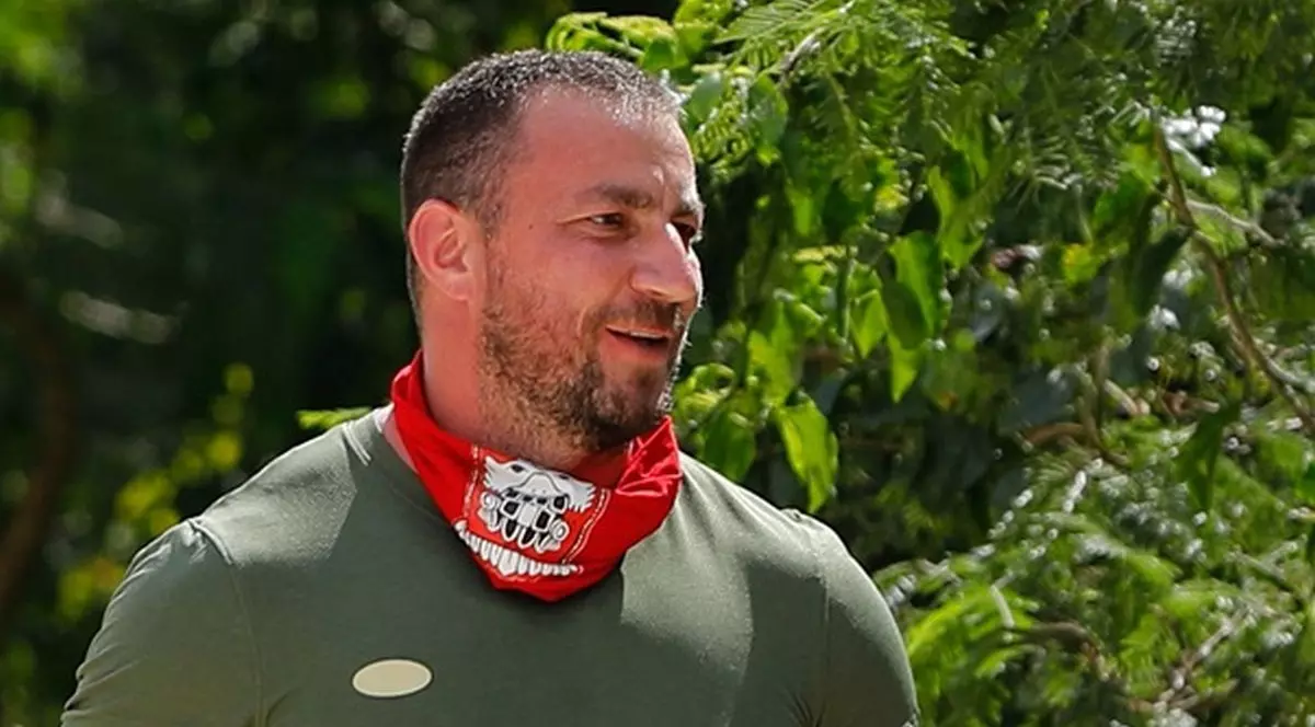 Mesaj pe pagina lui Marian Godină după bătaia în care a fost implicat deputatul AUR Dan Tanasă: ”Când se ia la bătaie și rămâne în fundul gol nu mai afectează prestigiul Parlamentului?”