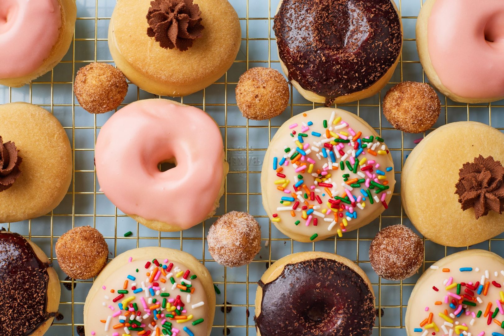 O celebră gogoșerie, în faliment. Clienții făceau cozi de sute de metri pentru cumpăra produsele