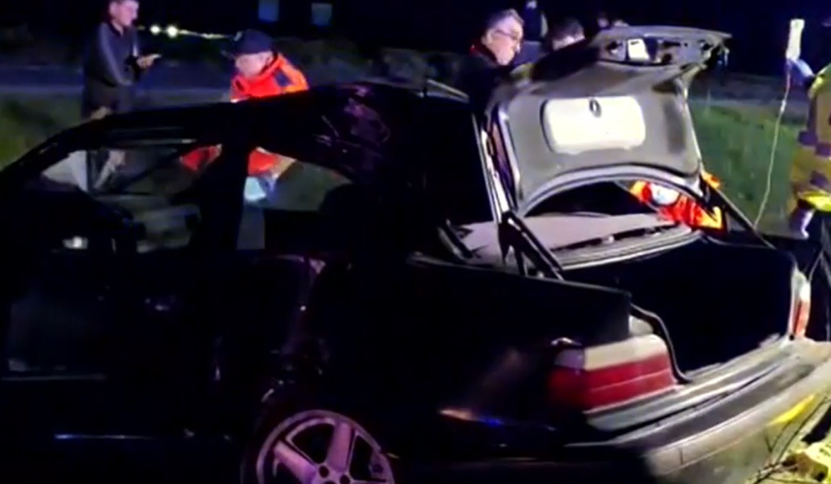 O tânără de 23 de ani a murit după ce maşina condusă de iubitul ei a lovit un stâlp