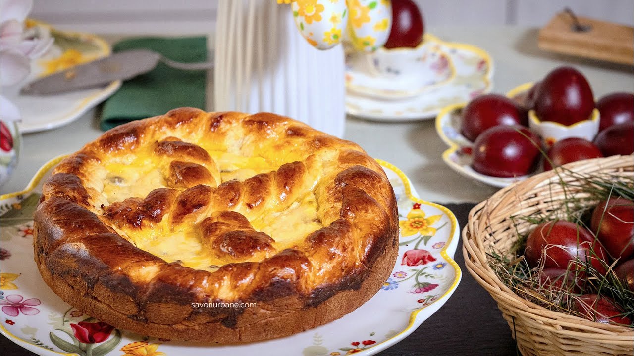 Pască cu brânză și stafide ca la bunica acasă. Secretul aluatului pufos și al umpluturii cremoase