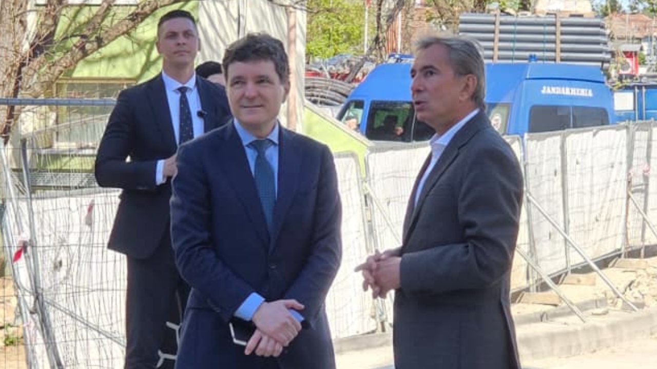 Nicușor Dan, prezent pe șantierul Centrului de Mari Arși de la Timișoara. Mesaj pentru medicii din România: „Mulțumim pentru tot ce fac, pentru nopțile nedormite, pentru anii de studii pe care i-au făcut” GALERIE FOTO