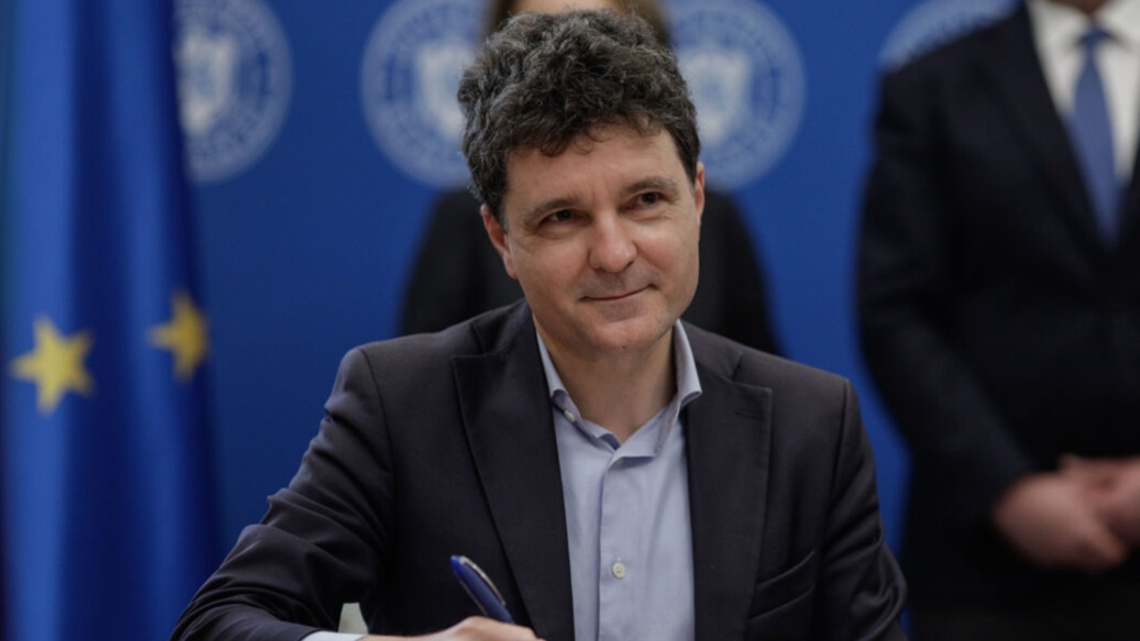 Nicușor Dan a semnat decretul! Mii de tineri ieșiți din orfelinate primesc lunar 3.168 de lei de la stat DOCUMENT