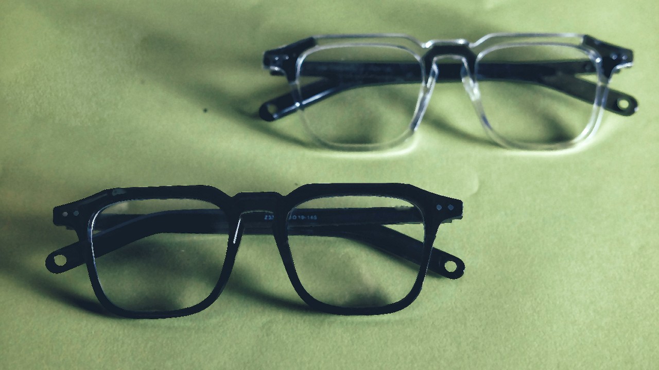 O studentă din China a recunoscut că le închiriază colegilor ochelari inteligenți pentru a copia la examene