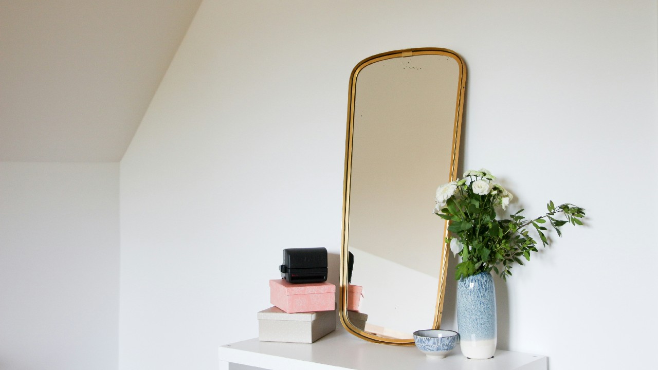 Unde NU ar trebui pusă oglinda în casă, potrivit Feng Shui. Locurile care pot „alunga” energia bună din locuință