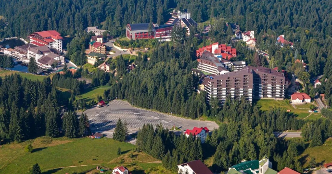 Cât costă să ai apartamentul tău, o săptămână pe an, în Poiana Brașov. Acum 30 de ani, îl puteai primi gratis, dacă jucai la loz în plic