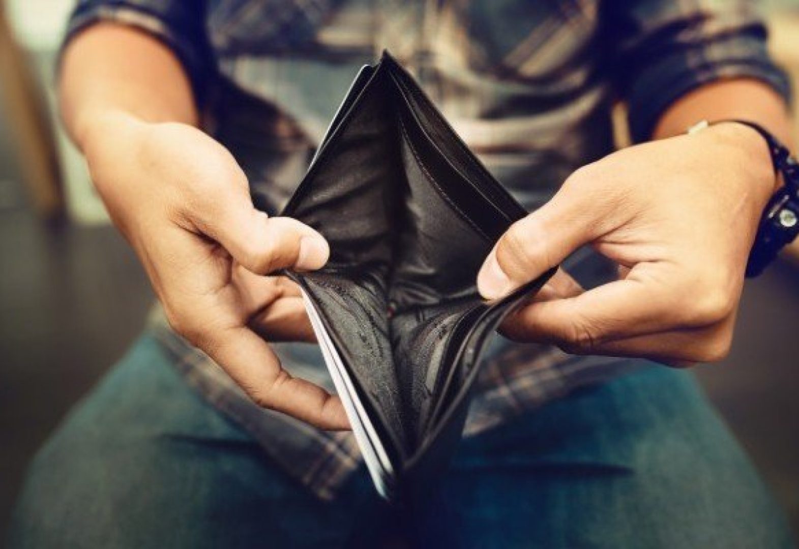 ANPC: Persoanele fizice cu dificultăți financiare pot apela la insolvență pentru restructurarea sau ștergerea datoriilor