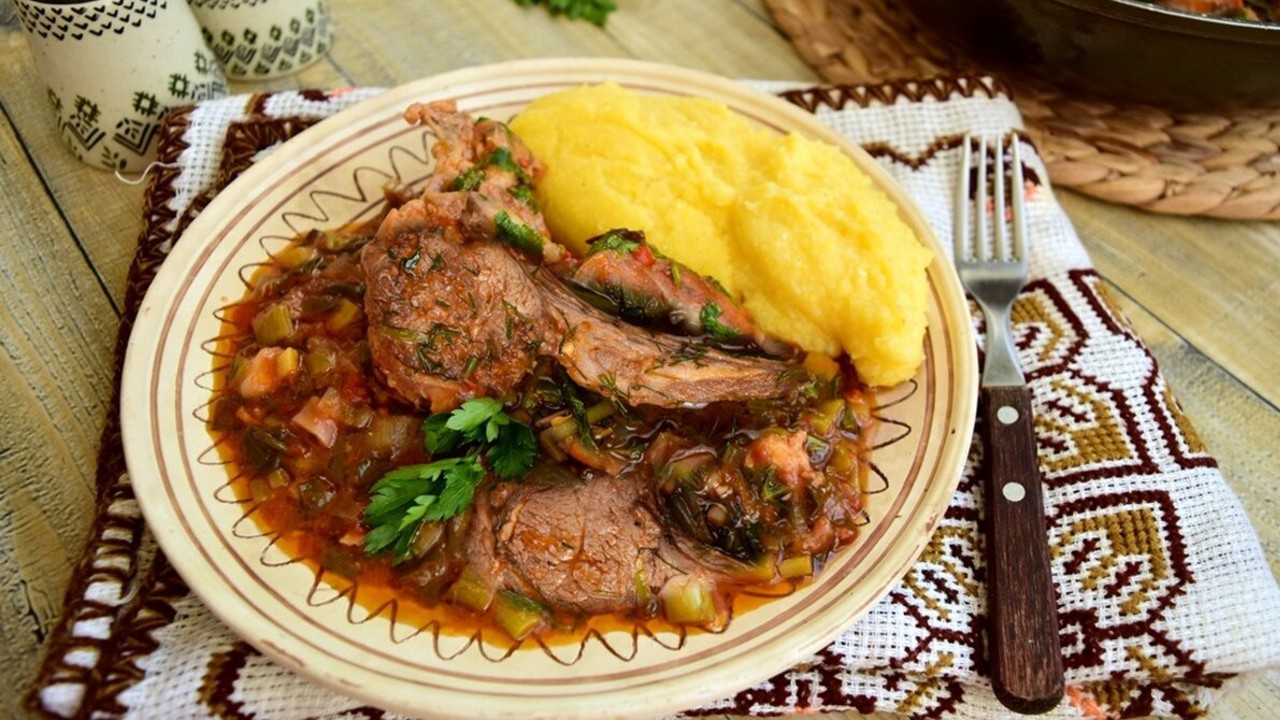 Cum se prepară corect stufatul de miel. Rețetă delicioasă pentru masa de Paște