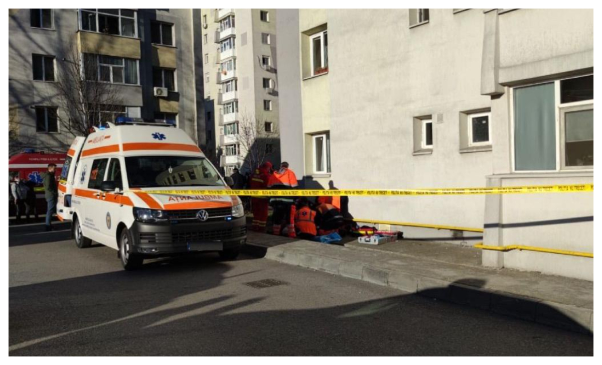 Un copil de 12 ani s-a aruncat de la etajul patru al unui bloc. Motivul cutremurător care l-a determinat să recurgă la acest gest: ”A spart ușa și s-a aruncat”