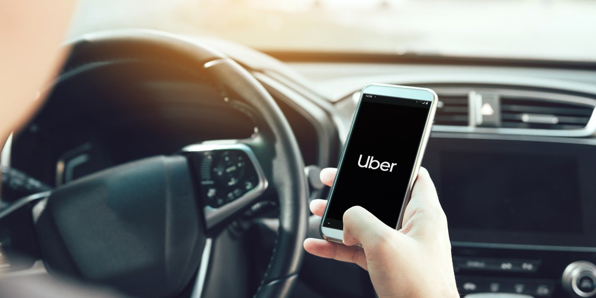 Cursă de peste o oră până la Otopeni, plătită cu doar 63 de lei. Decizia radicală a unui șofer Uber: „Mi-am șters conturile”