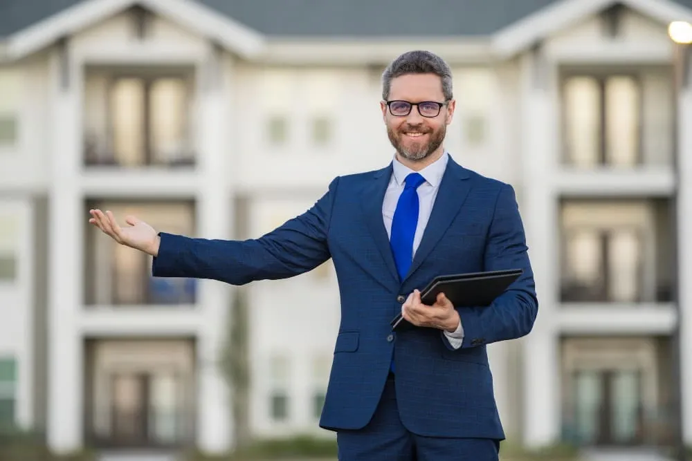 Vrei o carieră în imobiliare? Iată care sunt salariile în 2026
