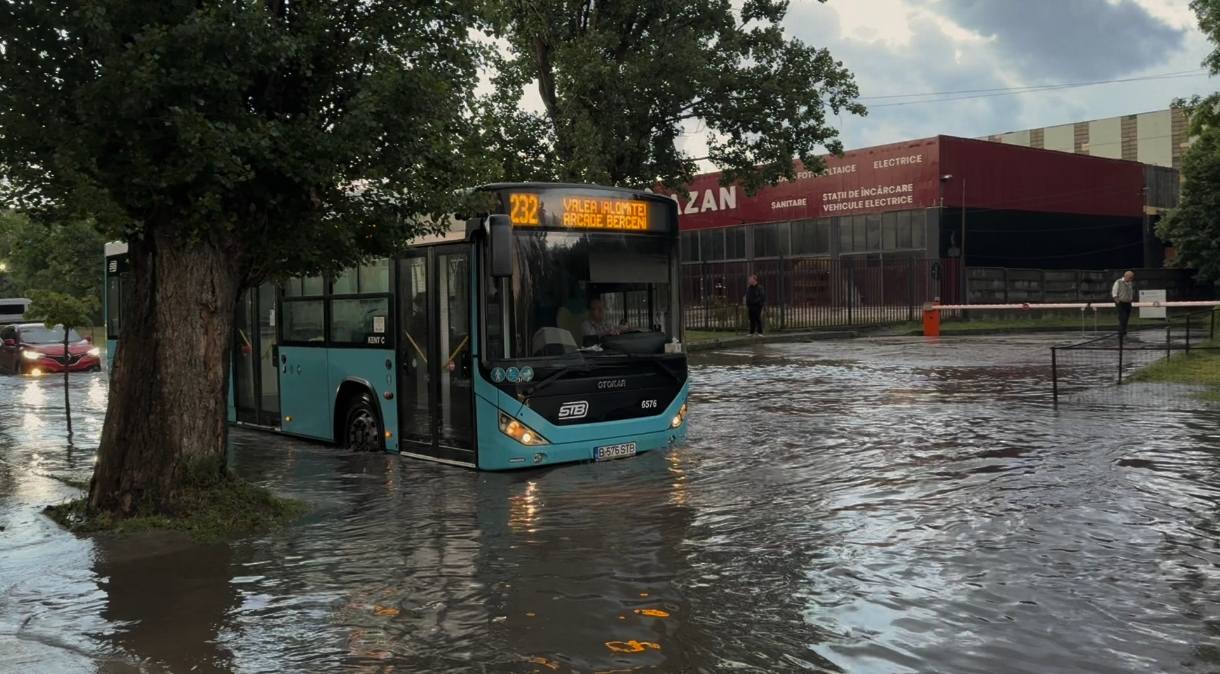 Atenţionări meteo de ploi torenţiale. Inundaţii masive în toată ţara, risc de viituri la munte. A fost emis şi Ro-Alert