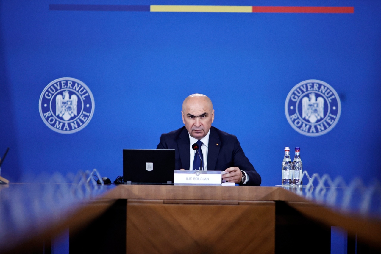 Bolojan schimbă tactica după ce s-a ”fript” cu ordonanța SAFE. Proiectele privind PNRR vor fi depuse la parlament, sub formă de inițiative legislative