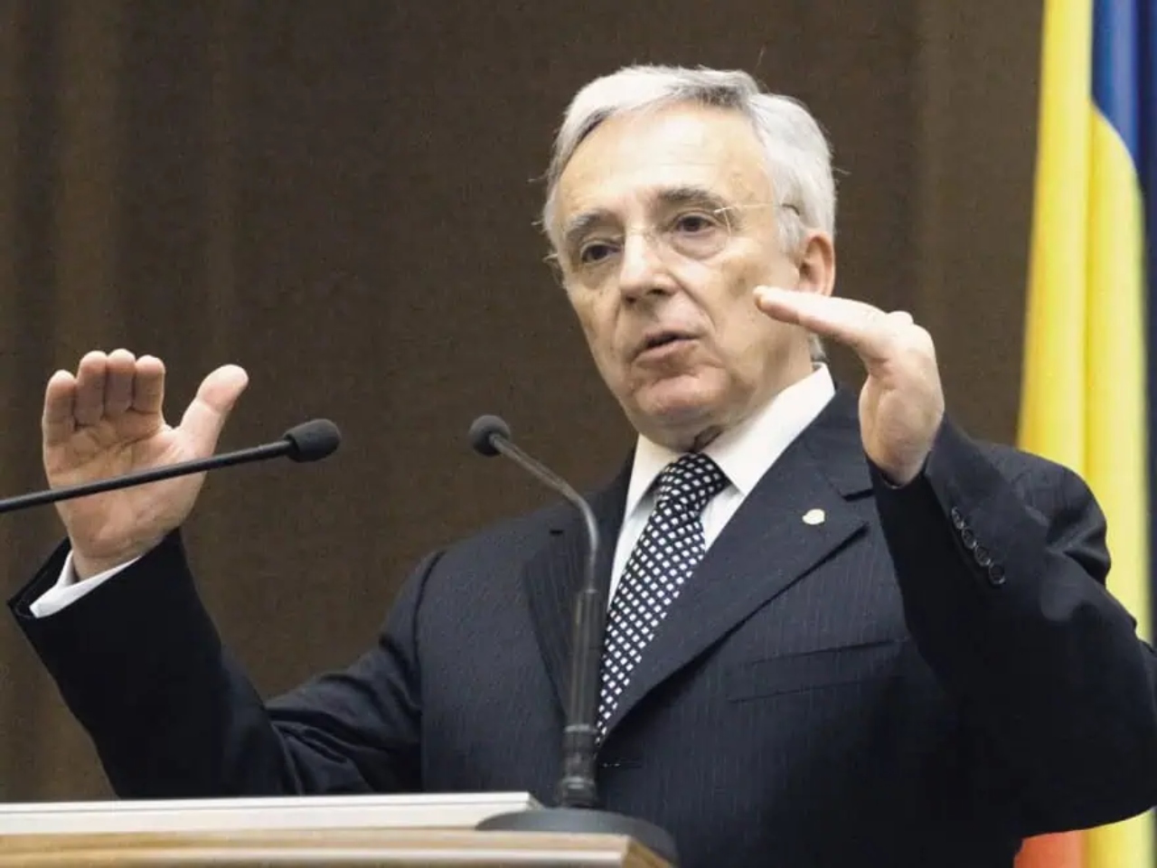 Ce spune Mugur Isărescu despre varianta unui premier tehnocrat. ”Trebuie să ai o anumită credibilitate, să-i cunoști, să te cunoască. Altfel, vorbești în gol, în deșert”. Avertisment dur privind prelungirea crizei politice
