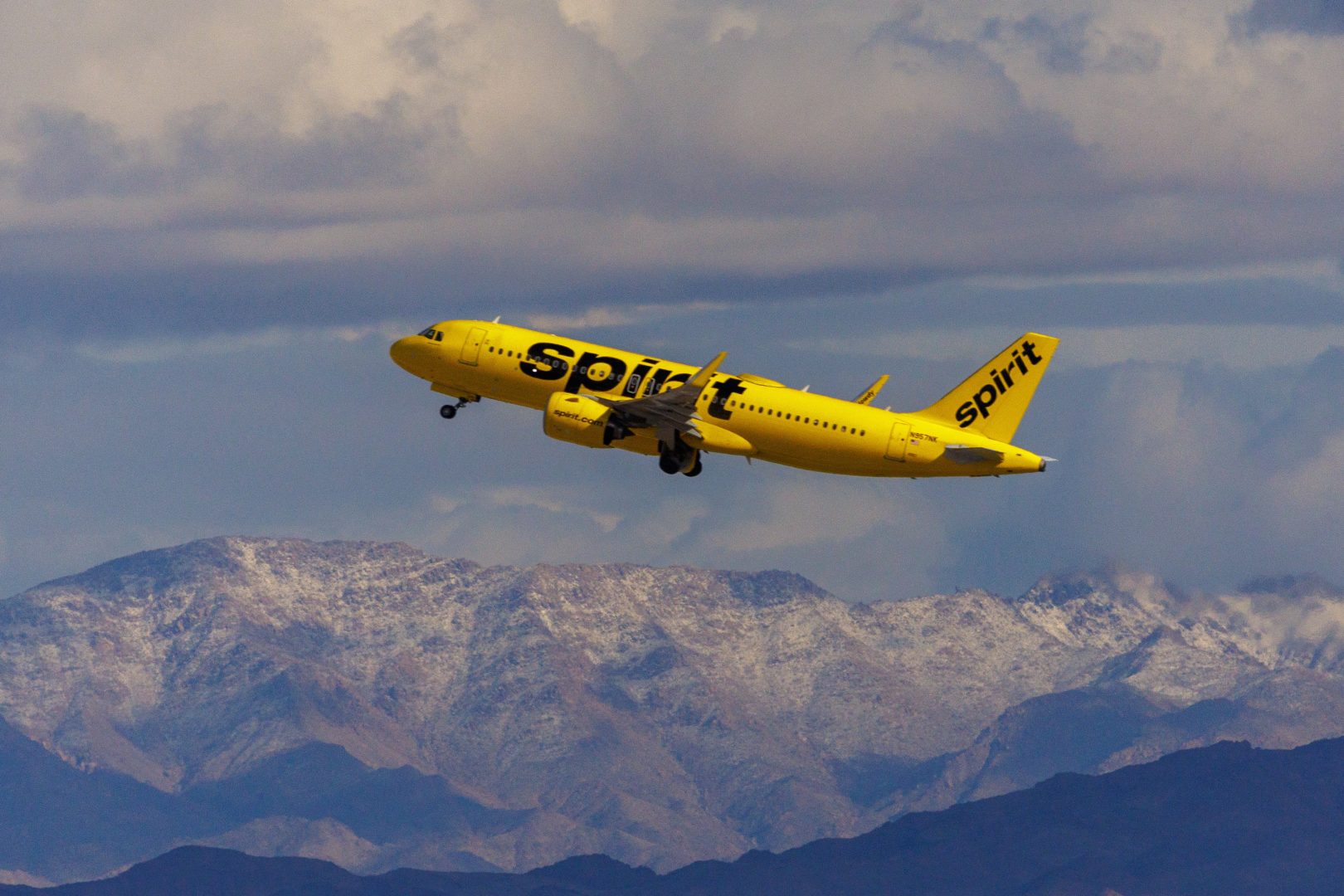 O companie aeriană din Europa intră în faliment şi anulează toate zborurile: Toţi angajaţii au fost concediați