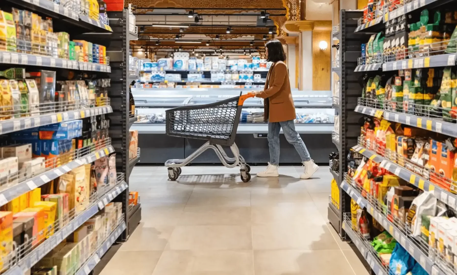 Salariile din retail: Cine sunt cel mai bine plătiți angajați și care sunt pragurile salariale