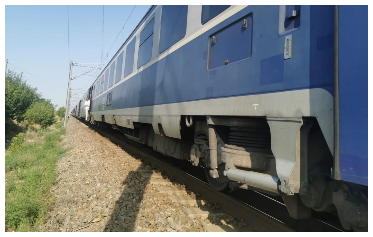 Tragedie la marginea Capitalei. Doi soți care se aflau pe o trotinetă, spulberați de un tren aflat în probe