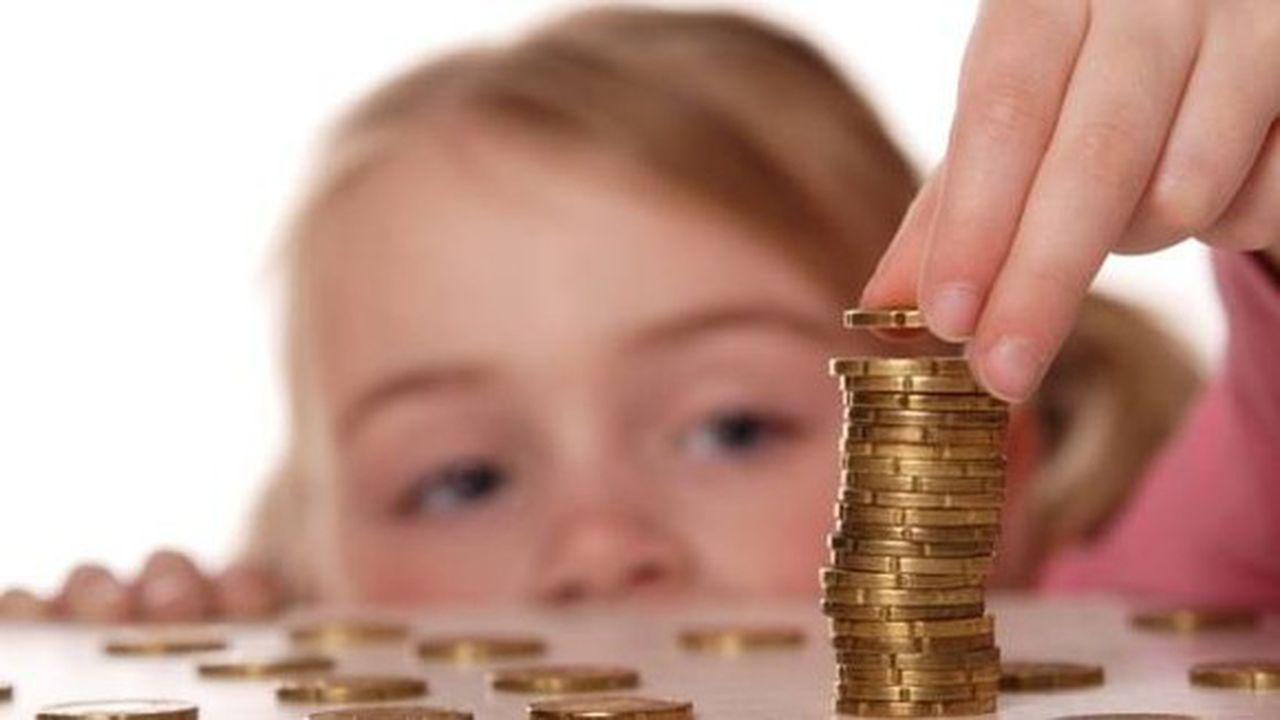 Veste bună pentru părinți! Când intră alocațiile și indemnizația de creștere a copilului în luna mai