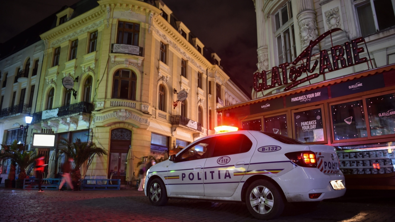 Două grupuri de români și ucraineni s-au luat la bătaie în Centrul Vechi din București! O persoană, transportată la spital