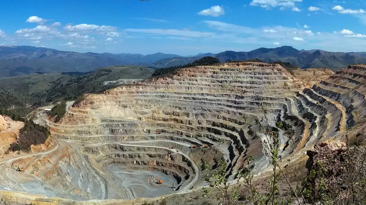 Prețurile cuprului se apropie de maxime istorice. România are cantități impresionante, dar nu le exploatează