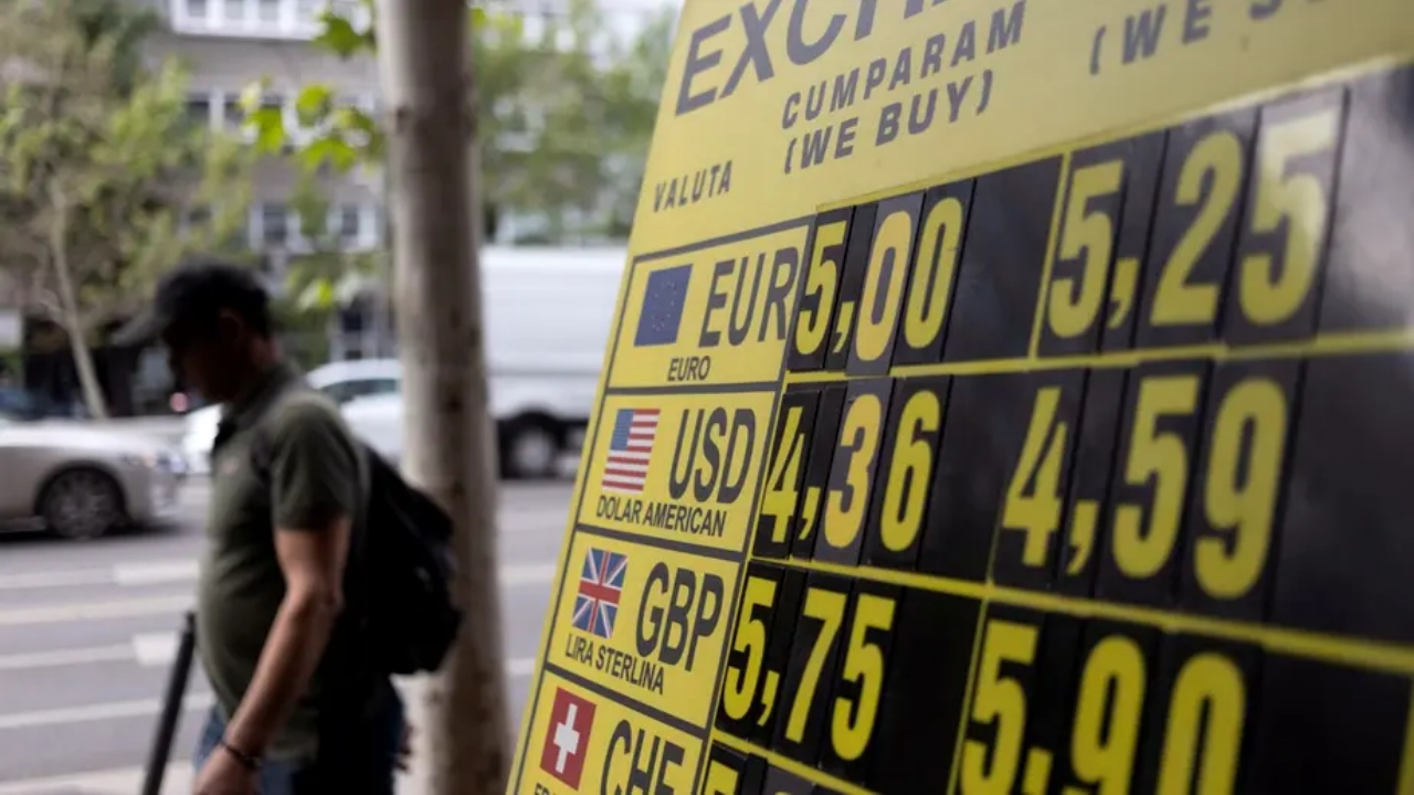CURS VALUTAR vineri, 1 mai 2026: Euro a sărit de 5.25 lei. Cursul de schimb afișat la principalele bănci din România