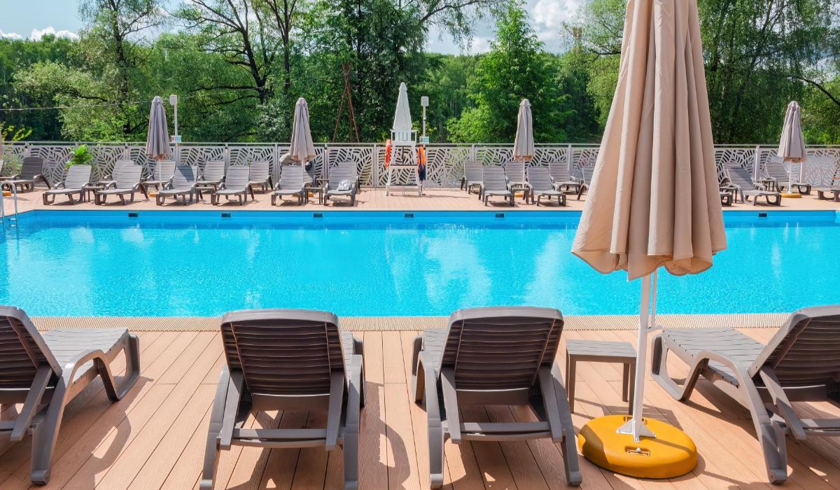 Despăgubiri pentru un turist care a reclamat că nu a găsit niciodată șezlonguri libere la hotel în timpul sejurului