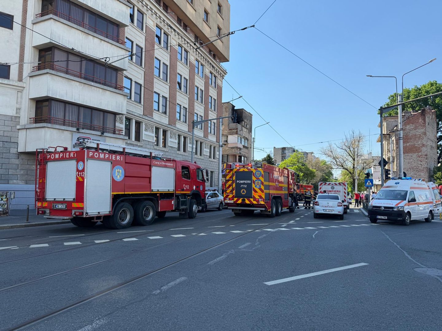 Incendiu violent în Capitală, un apartament a luat foc. Sunt victime FOTO + VIDEO