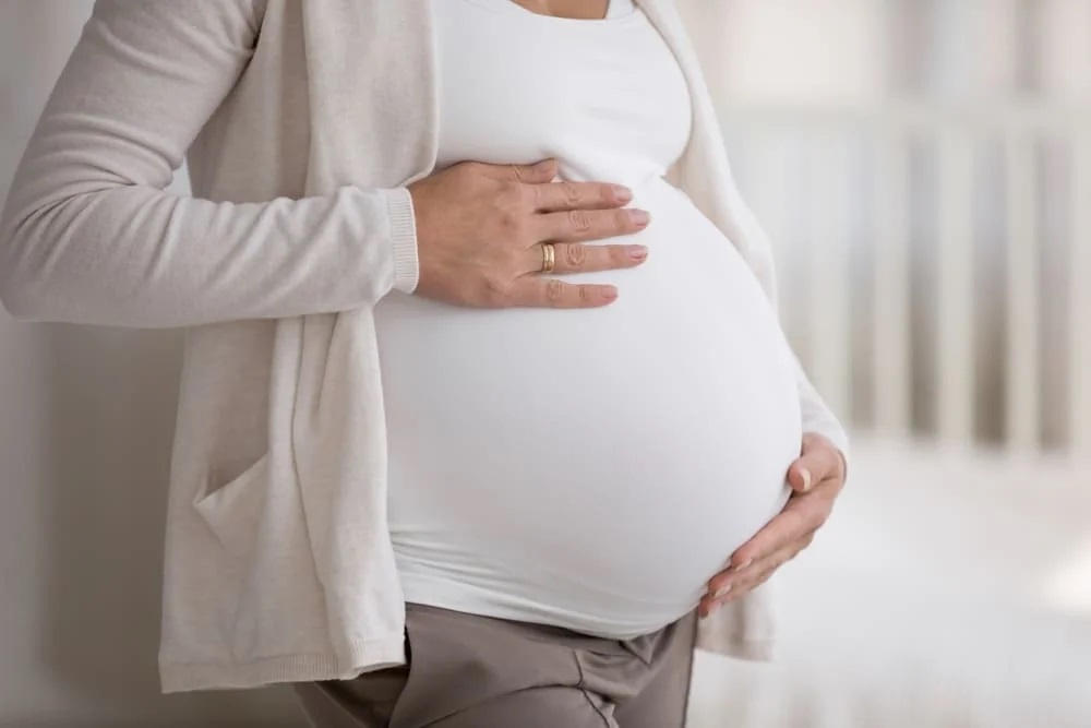 Femeile însărcinate ar putea avea dreptul la însoțitor în maternitate pe durata travaliului și a nașterii – PROIECT