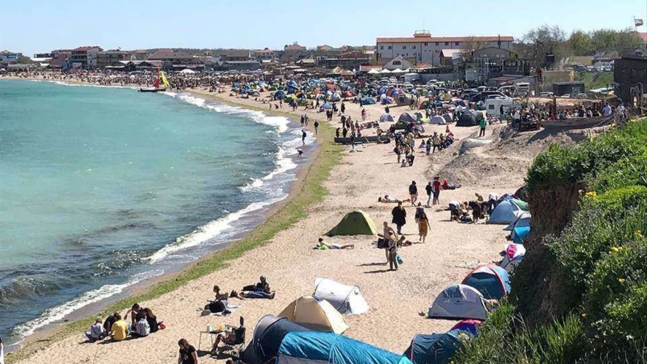 Numărul turiștilor pe litoral de 1 Mai, mai scăzut comparativ cu anii trecuți. La ce se așteaptă hotelierii