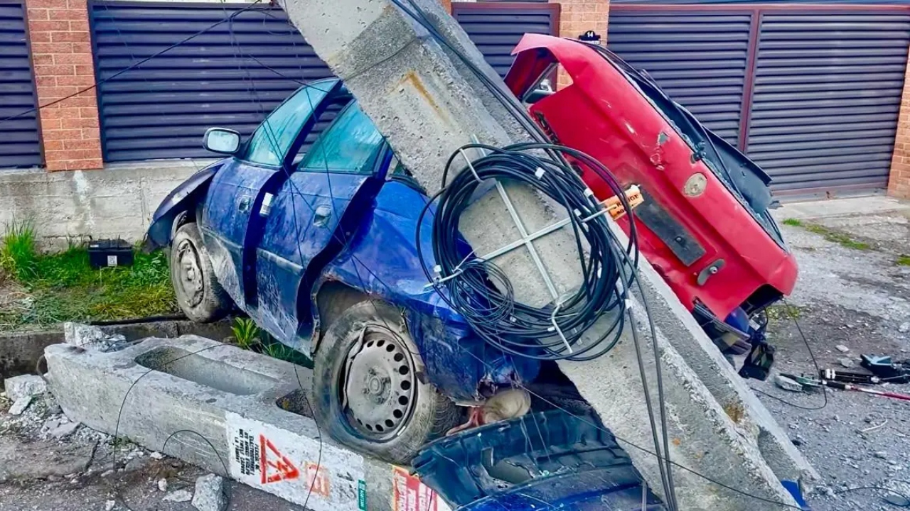 Accident tragic în Argeș. Un bărbat de 35 de ani s-a stins din viață după ce a intrat cu mașina într-un stâlp