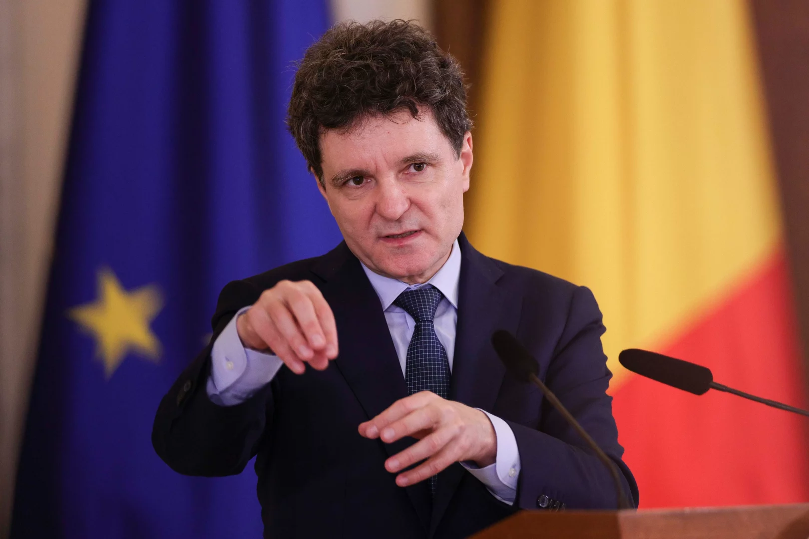Pe cine ar arunca din barcă Nicușor Dan dintre Sorin Grindeanu și Ilie Bolojan? Răspunsul președintelui: „Vă dați seama că…”