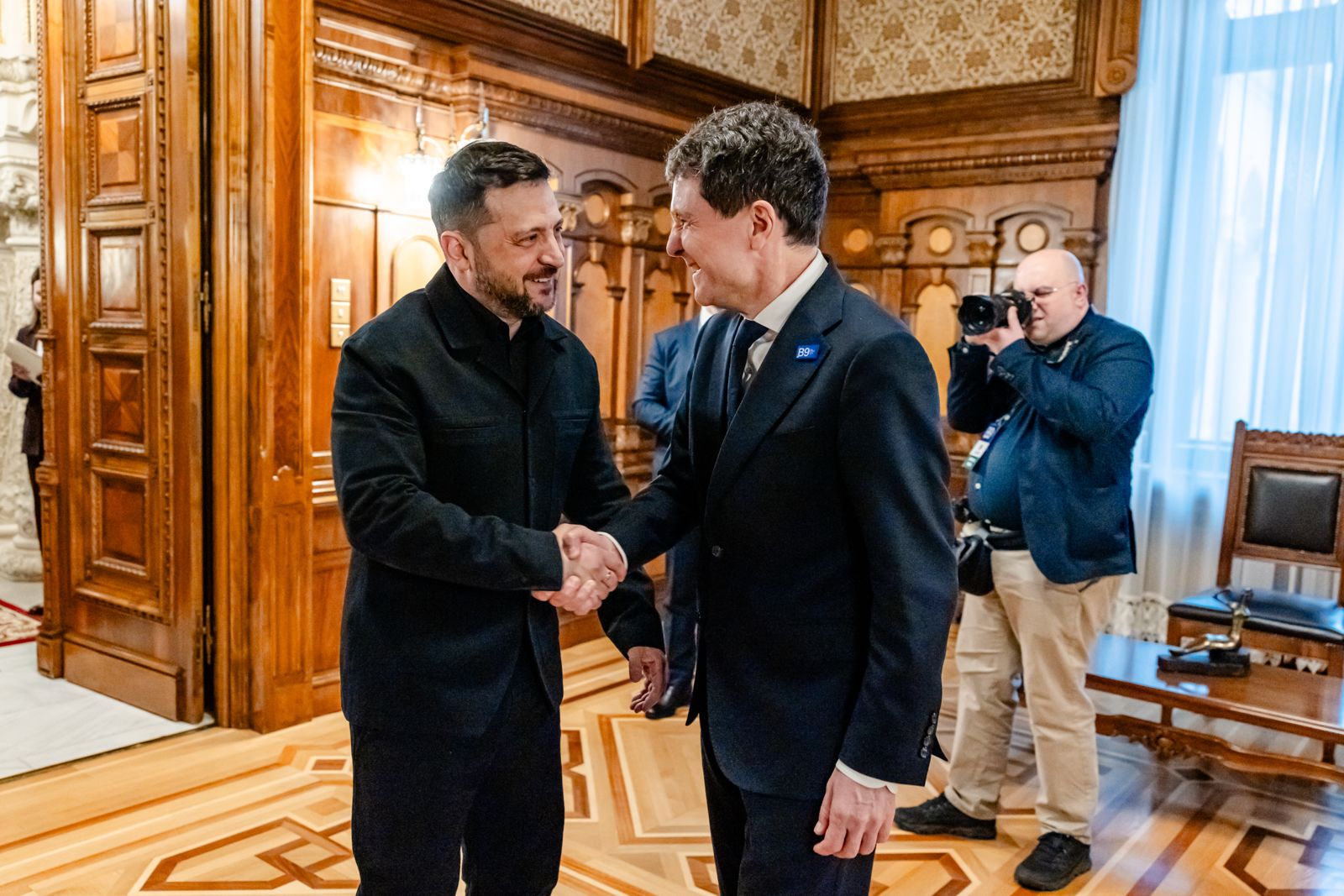 Fostul cabinet al preşedintelui, arestat după summitul B9 de la Bucureşti