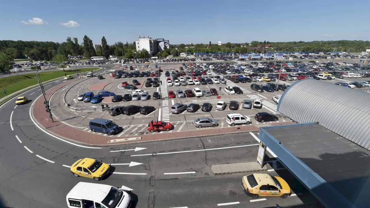 Schimbare importantă la Aeroportul Otopeni. Parcarea poate fi plătită și online