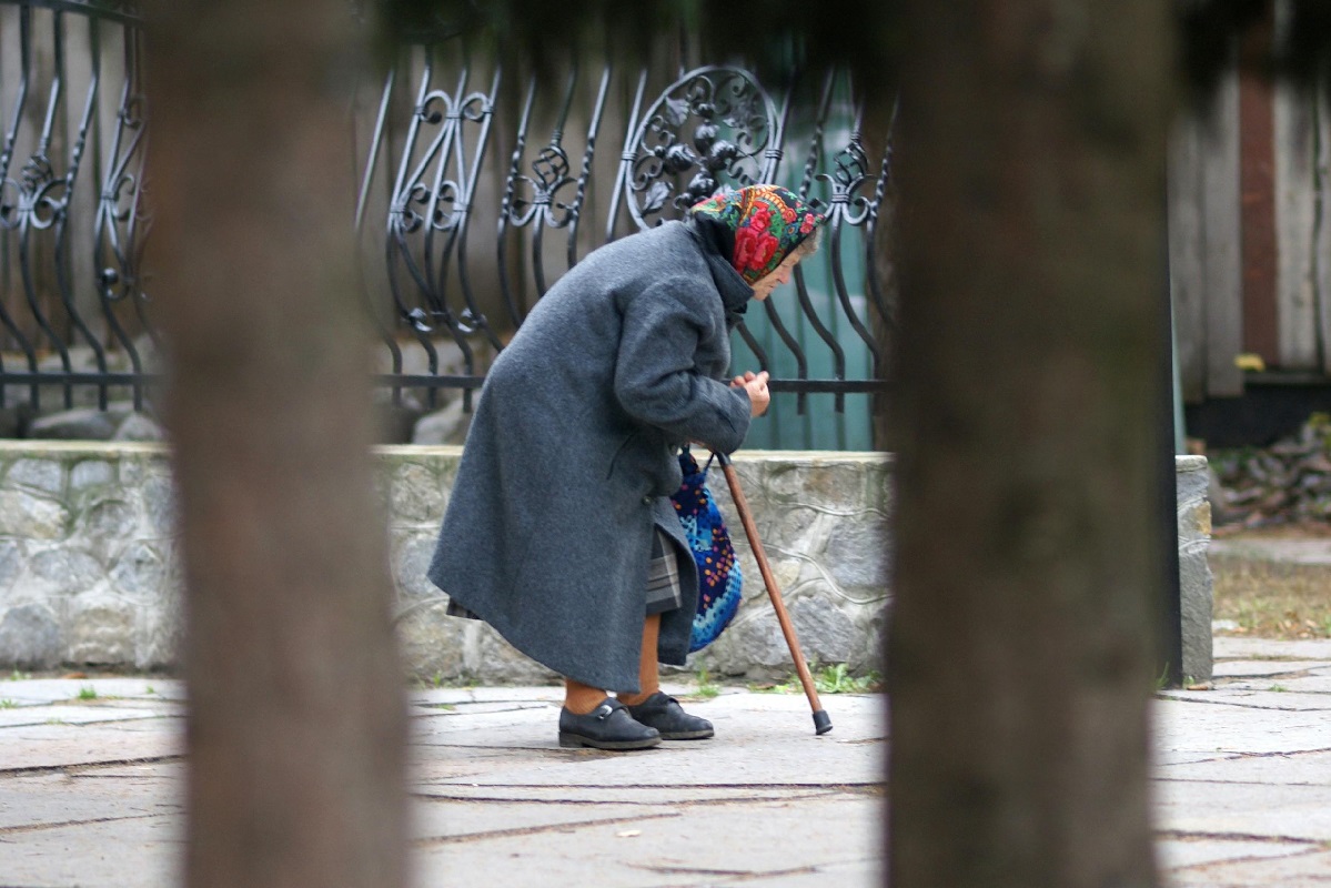 O femeie care a lucrat 61 de ani primește 9.700 euro pe lună. La polul opus, se află pensia unei femei care a muncit doar trei luni în întreaga viață