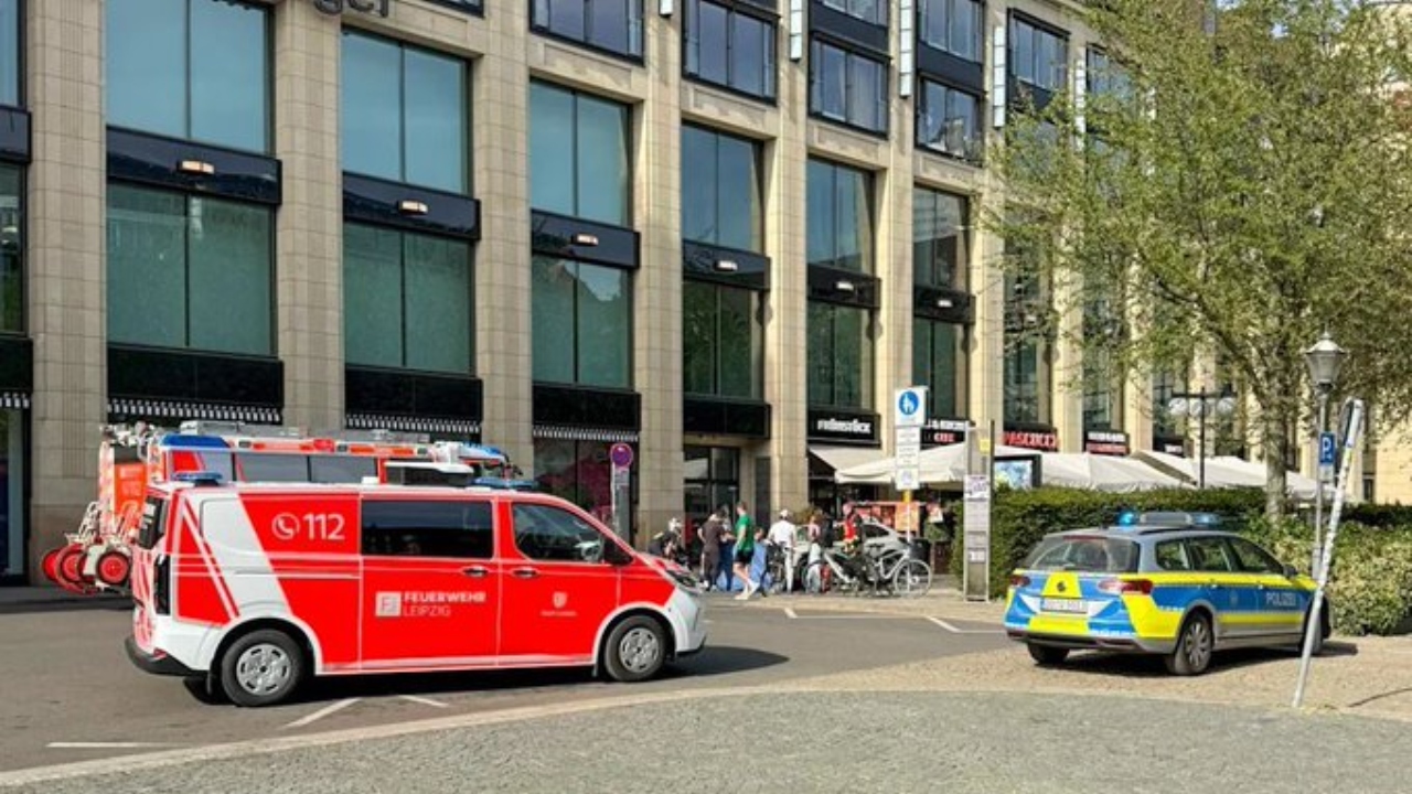 Două persoane au murit după ce o mașină a intrat în mulțime în Leipzig. Presa locală susține că ar fi fost vorba și de o înjunghiere VIDEO