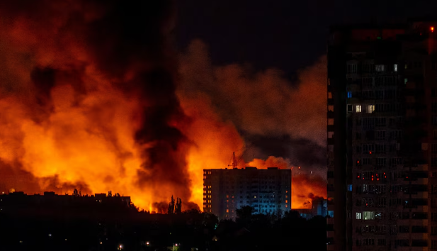 Teroare în Ucraina! Atac nocturn masiv declanşat de Rusia: blocuri de locuințe lovite de rachete, oameni prinşi sub dărâmături