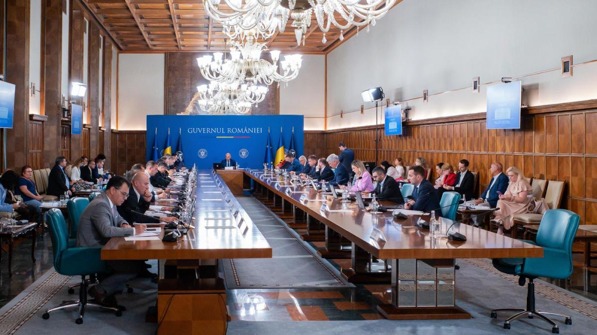 Sindicaliștii din Guvern cer prime de 15.000 de lei: „Nu e normal să avem salarii de 4.500 de lei”