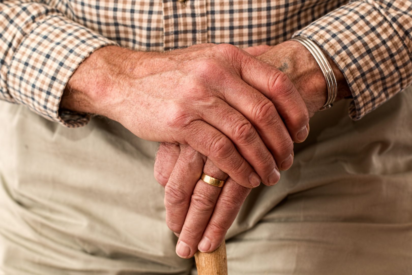 Înșelătoria care îi lasă fără bani pe pensionari. Avertismentul făcut de Casa de Pensii