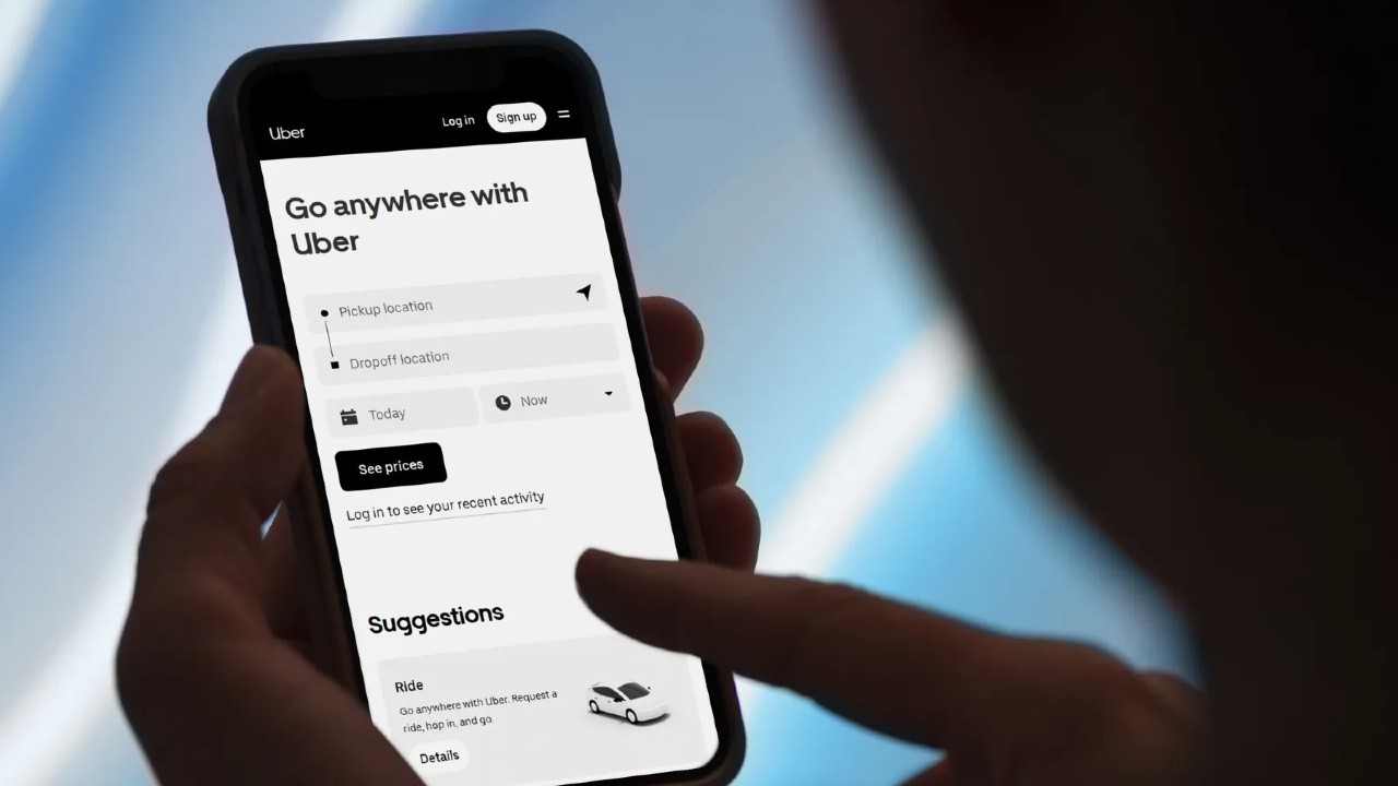 Uber introduce noi funcționalități în aplicație. Compania vrea să „livreze” și camere de hotel