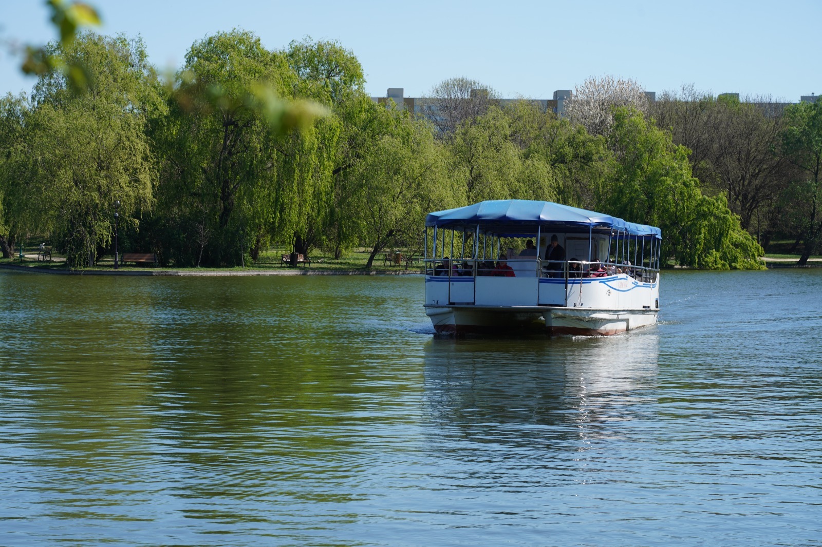 Vaporașul „Alexandru Ioan Cuza” revine pe lacul IOR cu plimbări gratuite până în august